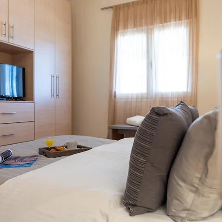 בית נופש Front *